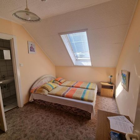 Taban Vendeghaz Balatonlelle住宿加早餐旅馆 外观 照片
