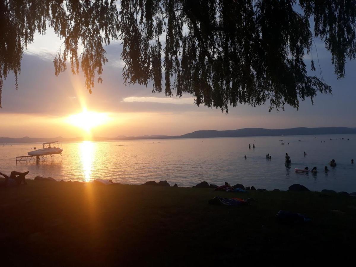 Taban Vendeghaz Balatonlelle住宿加早餐旅馆 外观 照片