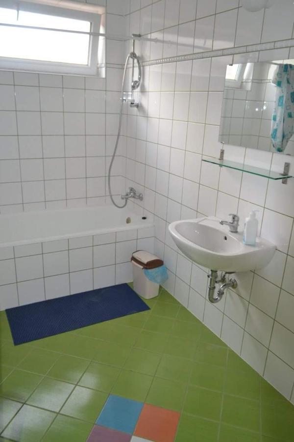 Taban Vendeghaz Balatonlelle住宿加早餐旅馆 外观 照片