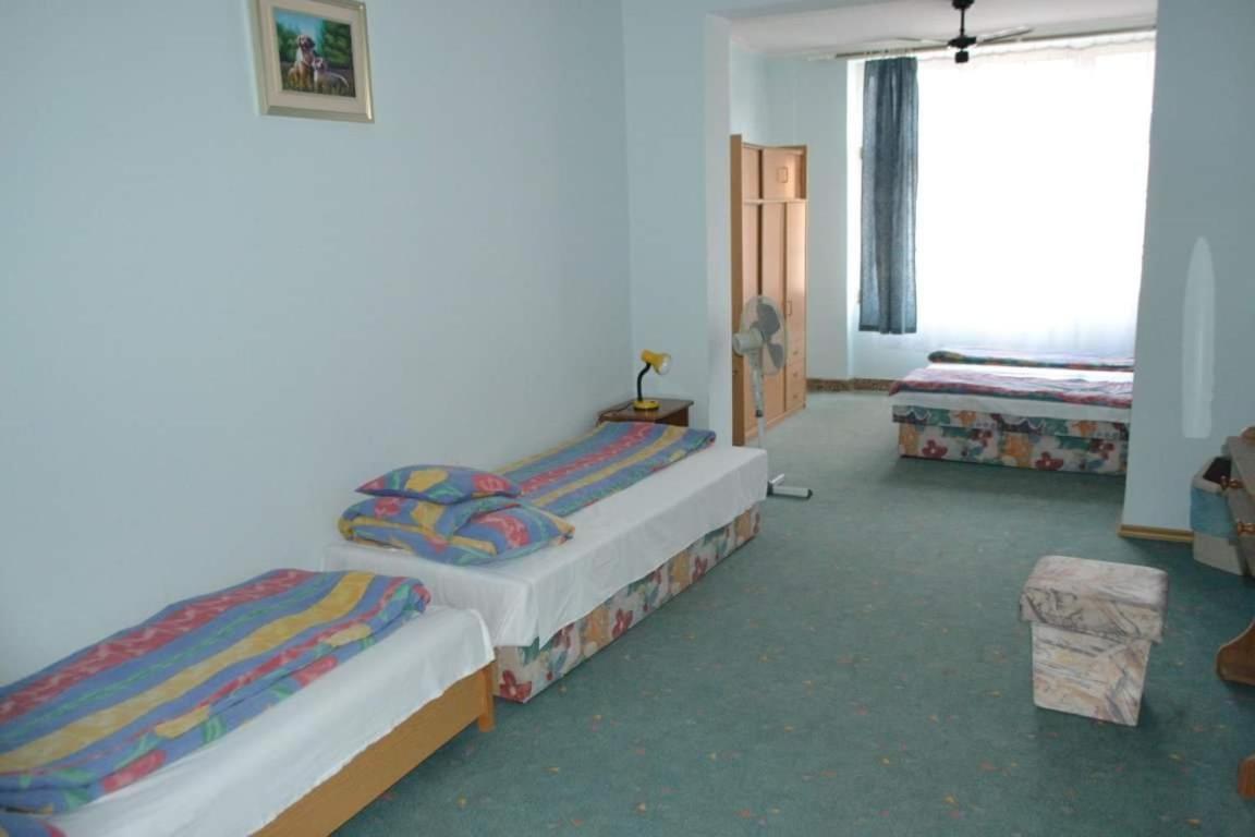 Taban Vendeghaz Balatonlelle住宿加早餐旅馆 外观 照片