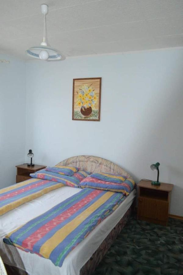 Taban Vendeghaz Balatonlelle住宿加早餐旅馆 外观 照片