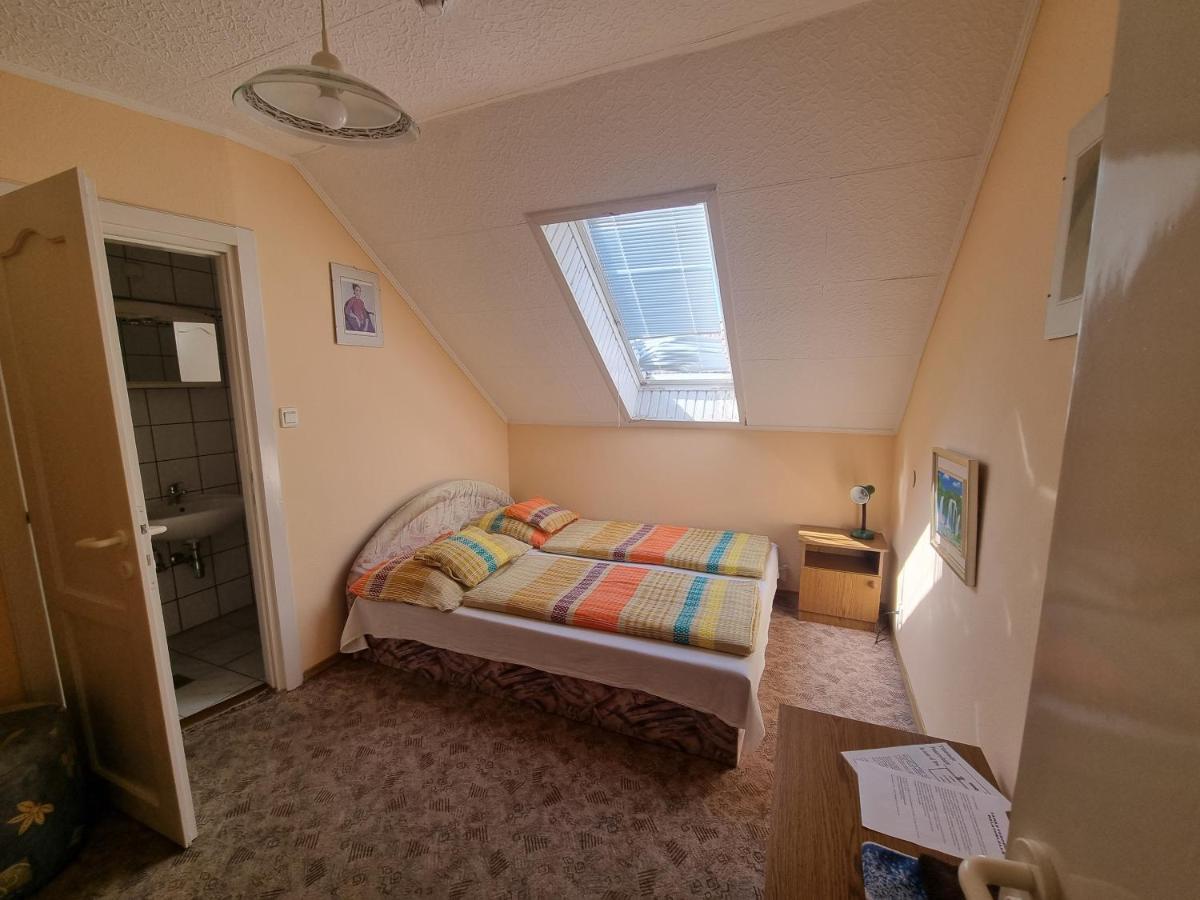 Taban Vendeghaz Balatonlelle住宿加早餐旅馆 外观 照片