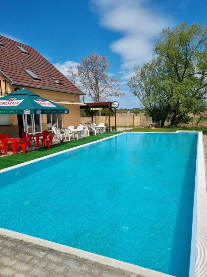 Taban Vendeghaz Balatonlelle住宿加早餐旅馆 外观 照片
