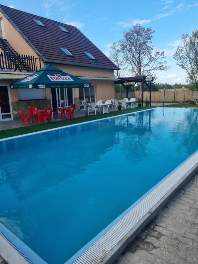 Taban Vendeghaz Balatonlelle住宿加早餐旅馆 外观 照片