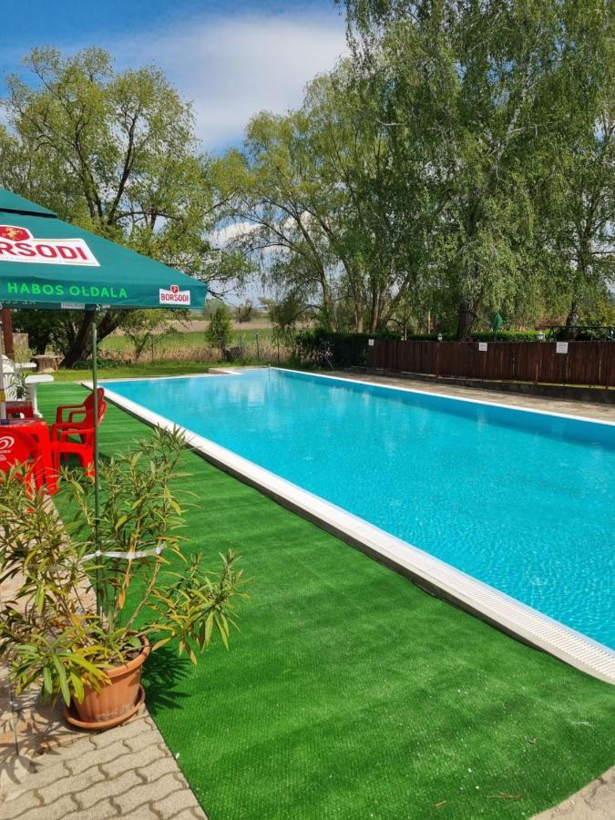 Taban Vendeghaz Balatonlelle住宿加早餐旅馆 外观 照片